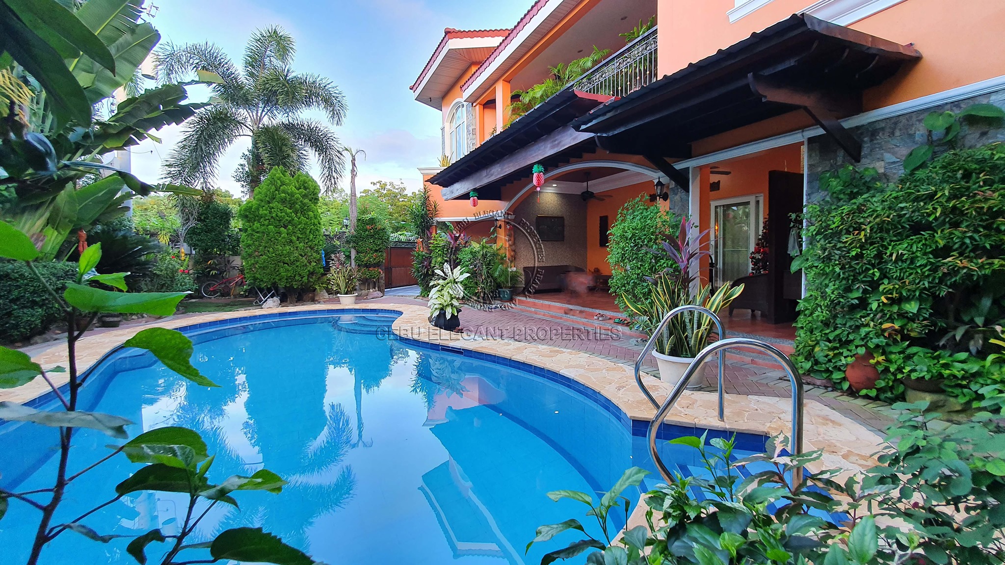5 Bedroom House and lot for Sale with a Pool in Lapu-Lapu, Cebu