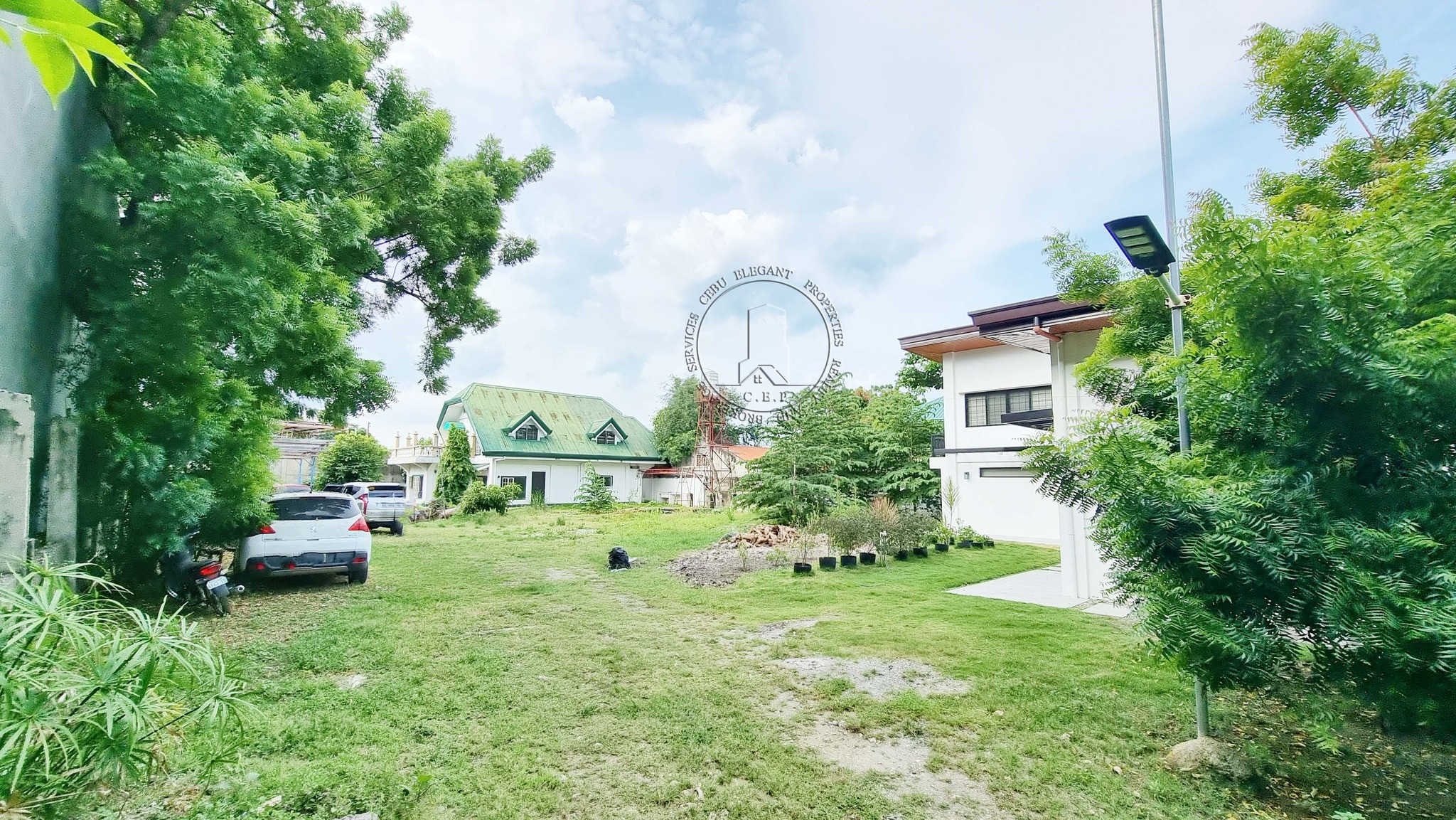 Two House and A Big Lot For Sale in Lapu-Lapu City, Cebu